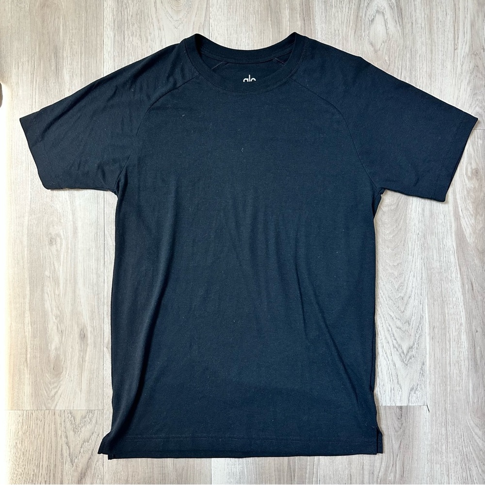 ‘alo yoga’ triumph raglan tee
